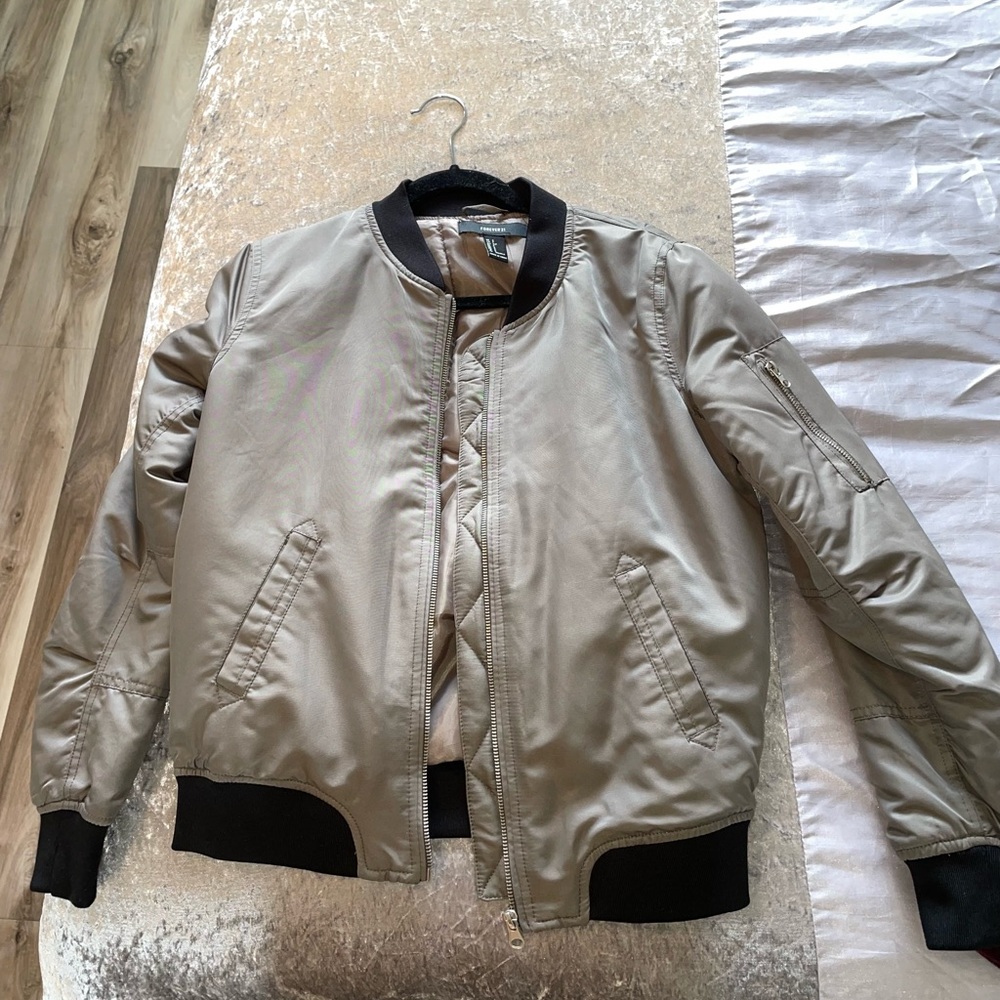 BOMBER JACKET